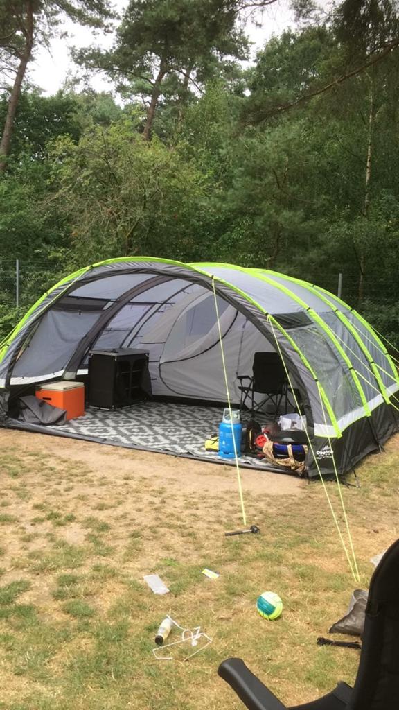 Ruime tunneltent voor kampeeravonturen, Caravans en Kamperen, Ophalen of Verzenden, Zo goed als nieuw, Tot en met 5