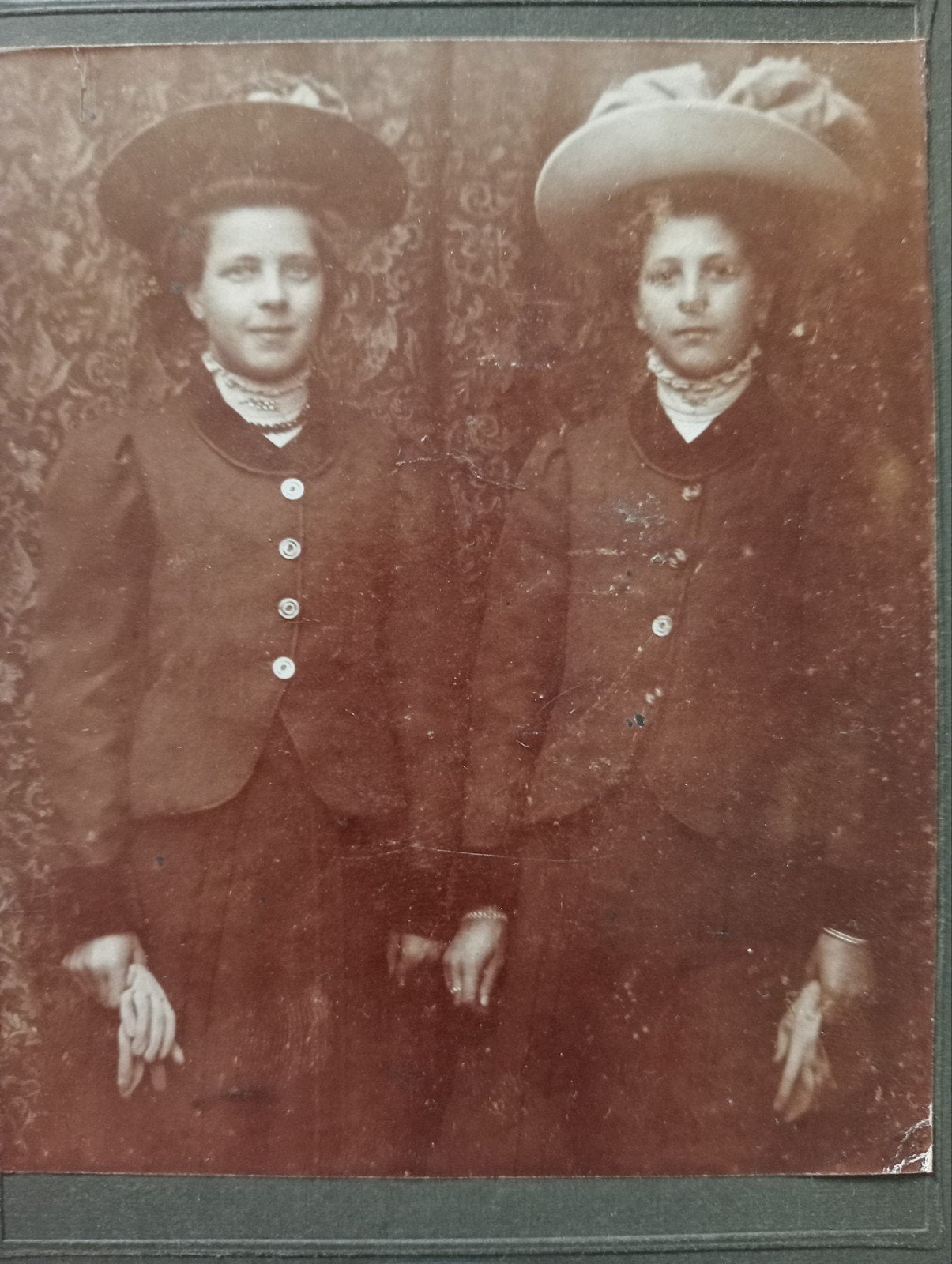 2 dames met hoeden CDV, Ophalen of Verzenden, Gebruikt