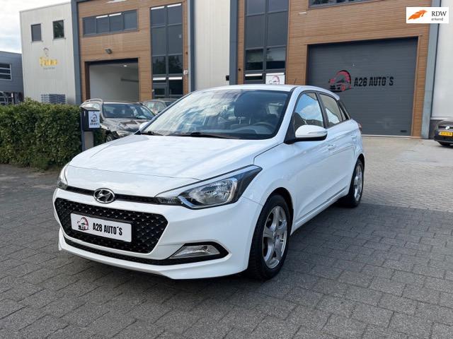 Hyundai I20 1.2i ActiveVersion | NAP | AIRCO | Zuinige auto, Auto's, Hyundai, Voorwielaandrijving, Stof, Gebruikt, Wit
