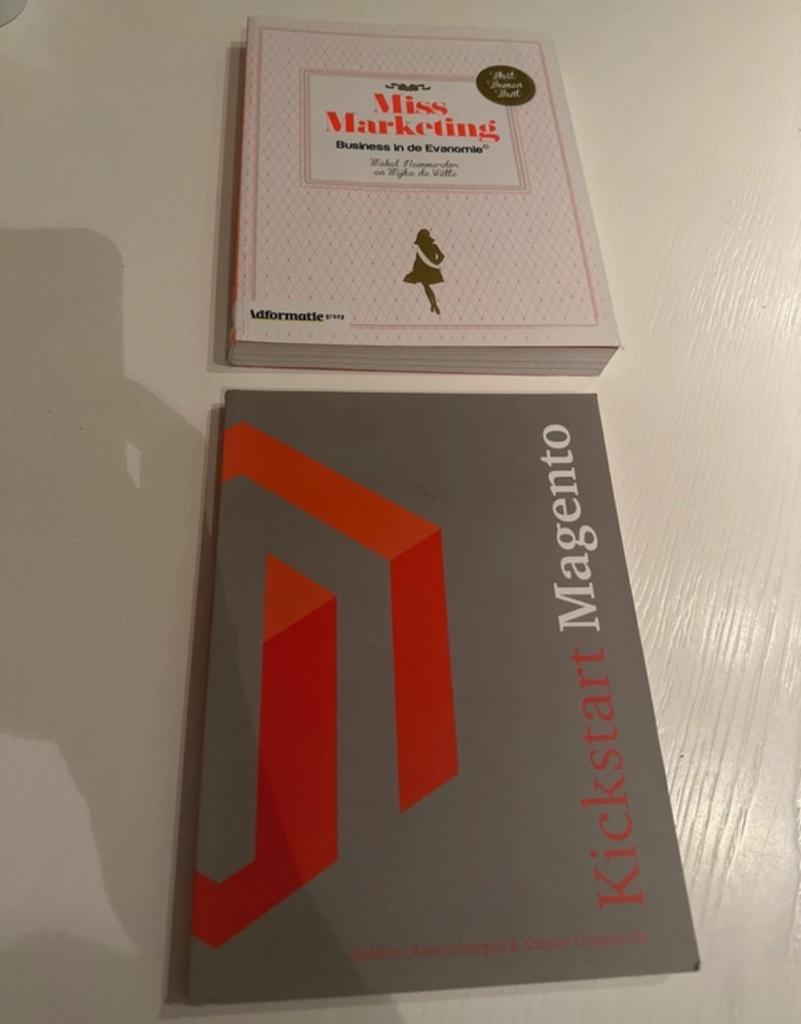 2  boeken, vaste prijs, Ophalen of Verzenden, Gelezen