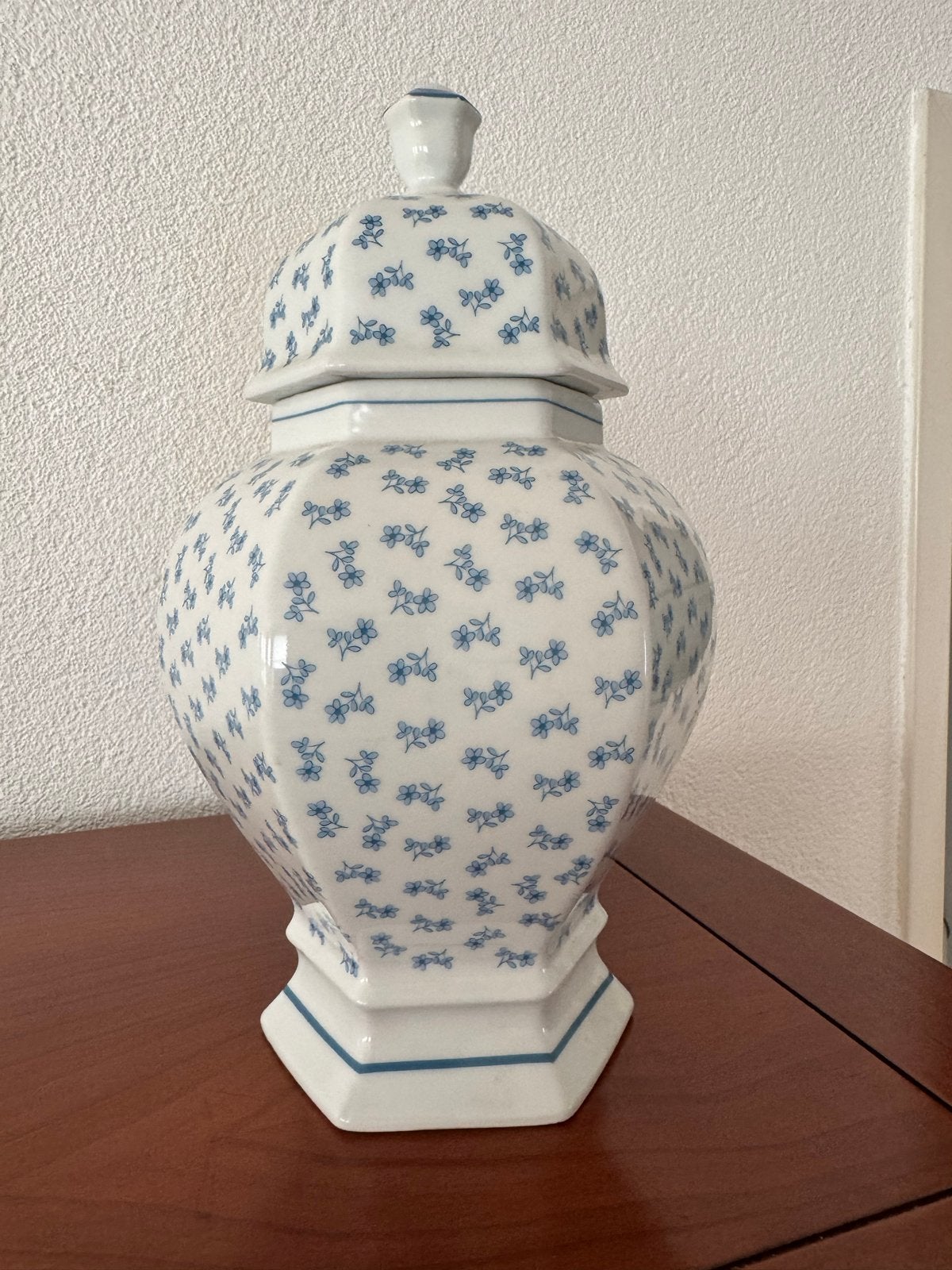 Royal Seltmann Weiden China vaas met bloemmotief, Antiek en Kunst, Ophalen