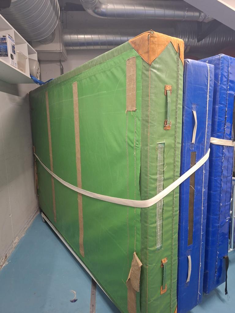 Dikke turn mat 2 stuks (€50 p.st), Sport en Fitness, Turnen, Ophalen, Gebruikt, Materiaal, Maat 36 t/m 42