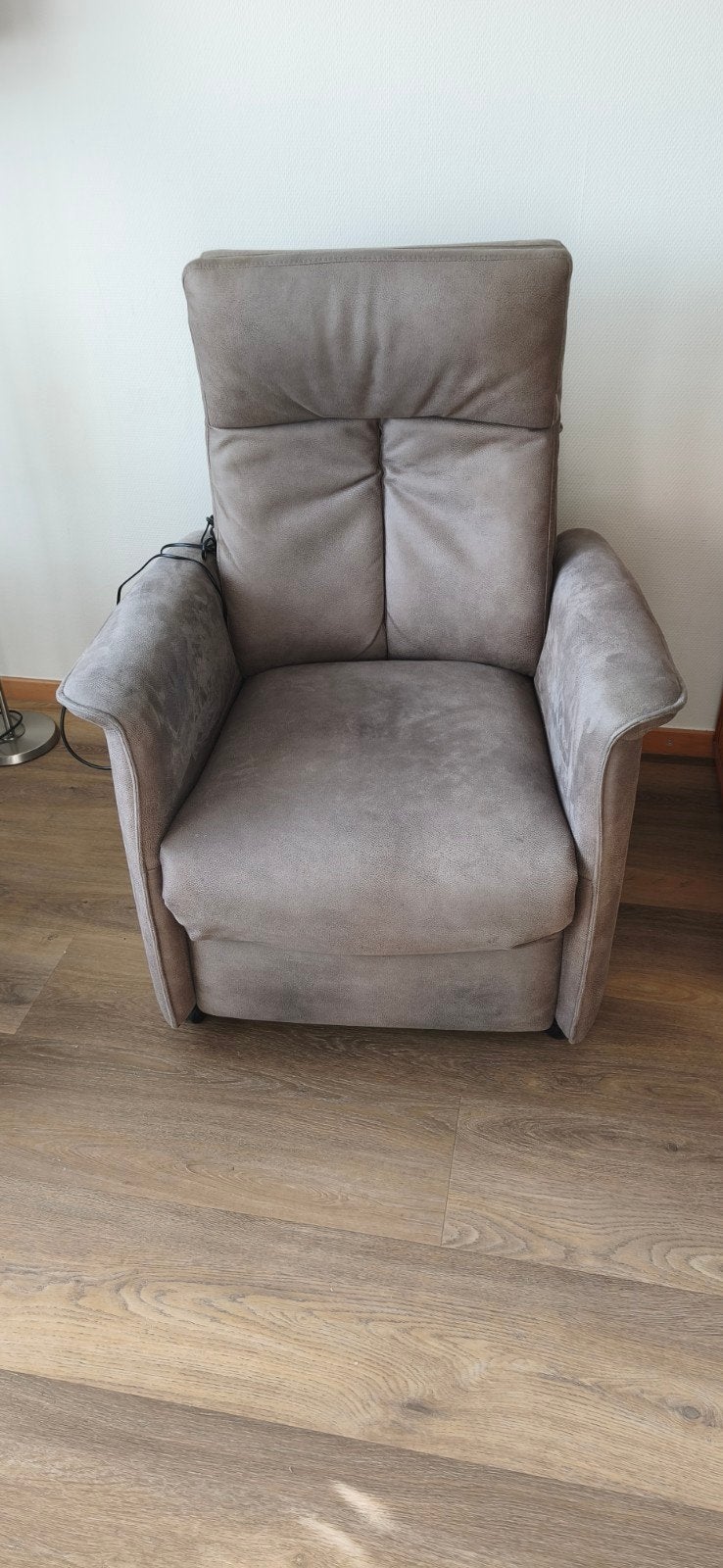 Relaxfauteuil, 2-motorig, Nubuck, z.g.a.n., Ophalen, Zo goed als nieuw, 75 tot 100 cm, 50 tot 75 cm