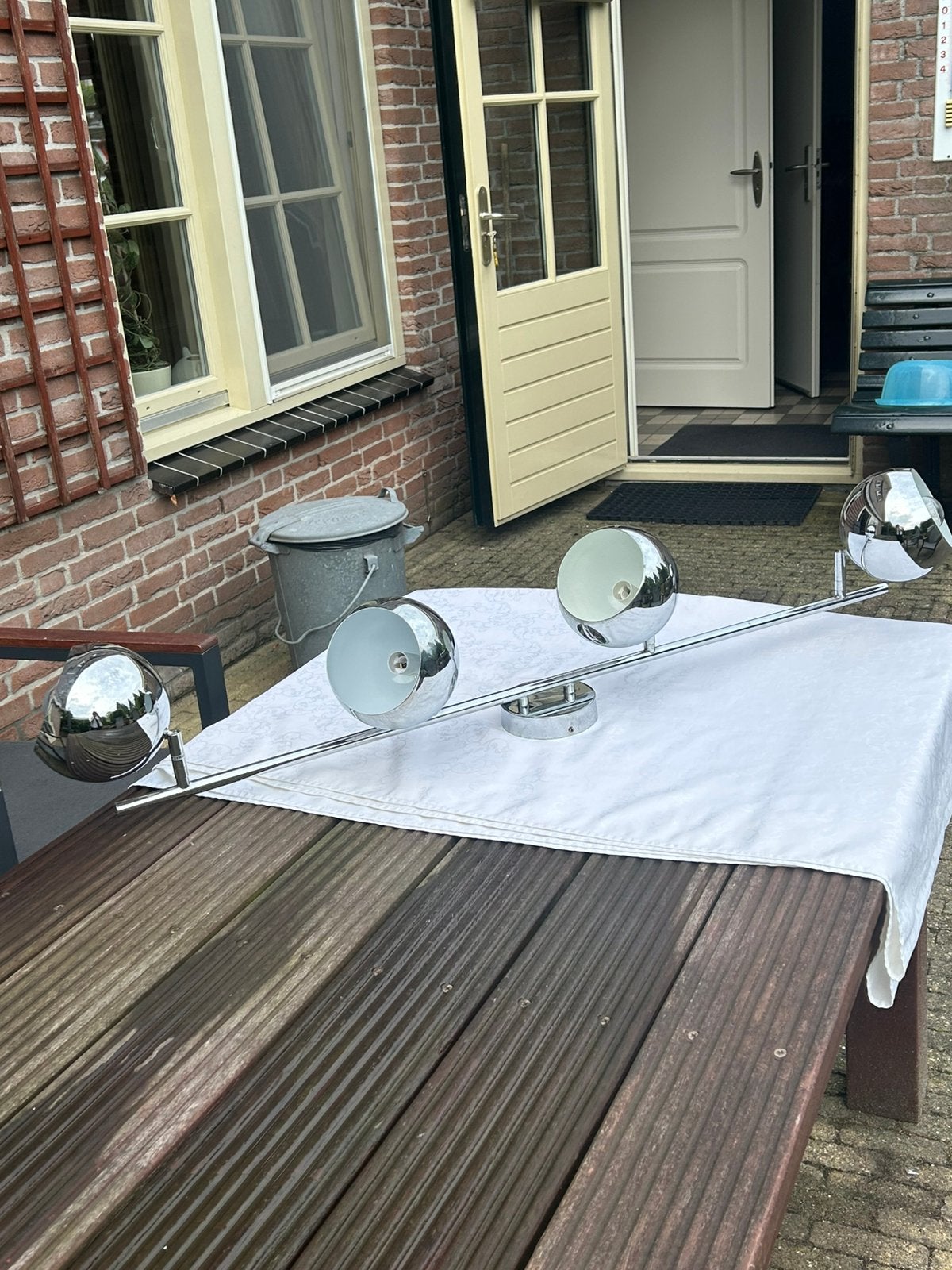 Plafond lamp met vier bollen. Rail is 105 cm lang, Ophalen, Gebruikt