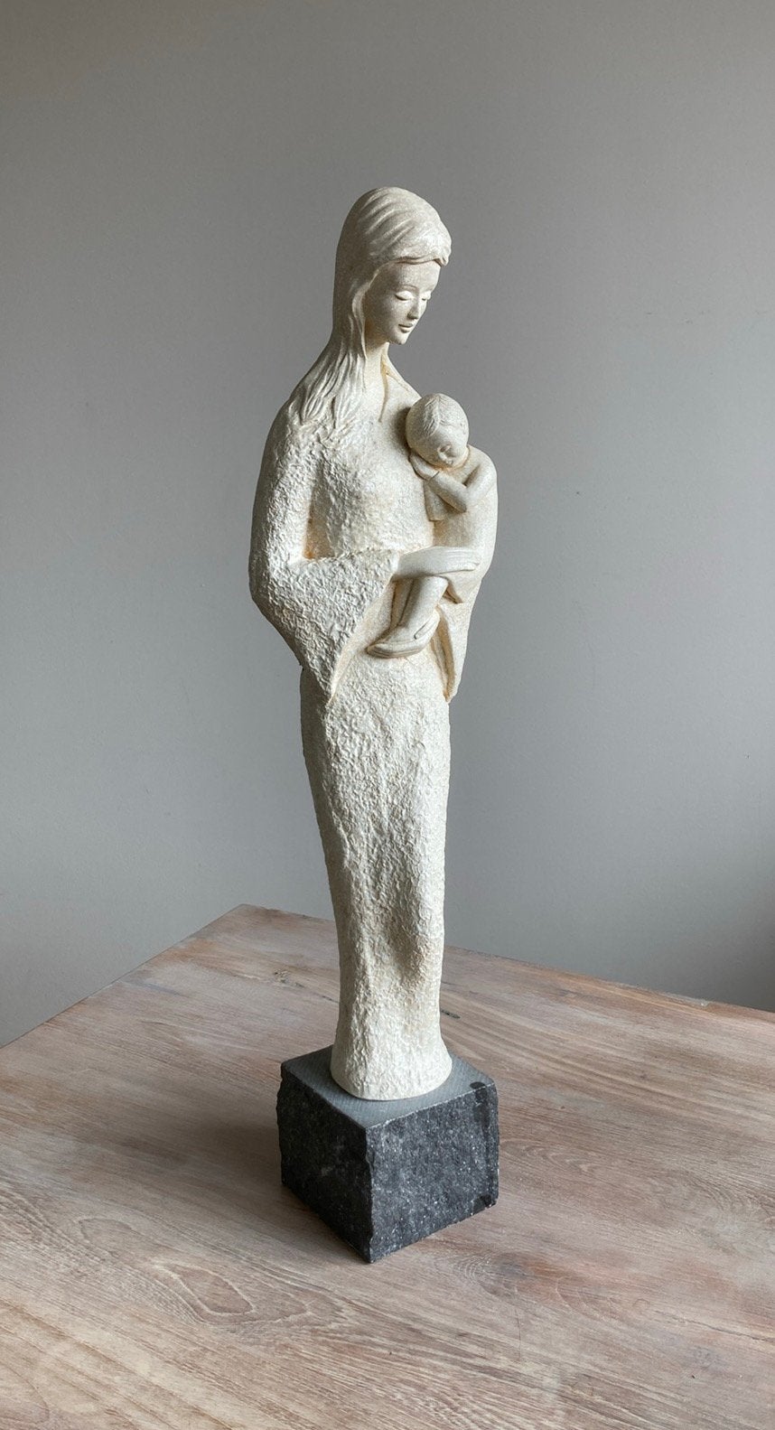 Beeld Maria met Kind, kunstenaar S. Bernardini, Beeld, Modern, 50 - 100 cm, Ophalen of Verzenden