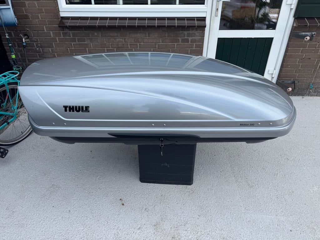 Thule Motion 200 Silver Glossy Dakkoffer, Ophalen of Verzenden, Zo goed als nieuw