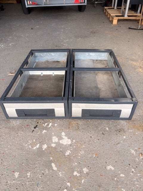BOTT Vloerlade (2555) L103 B105 H20 €399, Ophalen, Zo goed als nieuw, Info@laaiin.nl, Laaiin