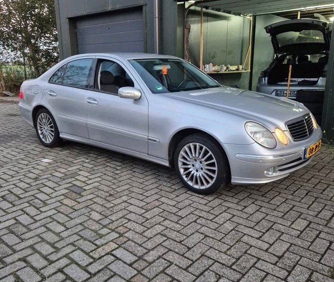 Mercedes E-Klasse E240 :AUTOMAAT :APK NIEUW:ONDERHOUD, Automaat, Achterwielaandrijving, 2597 cc, 1505 kg