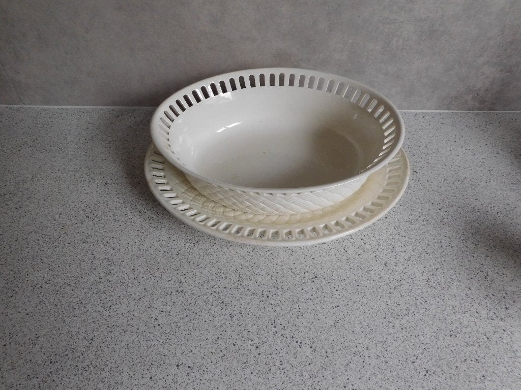 Wedgwood Edme Schaal en Onderbord, Klassiek, Ophalen of Verzenden, Schaal of Schalen, Zo goed als nieuw