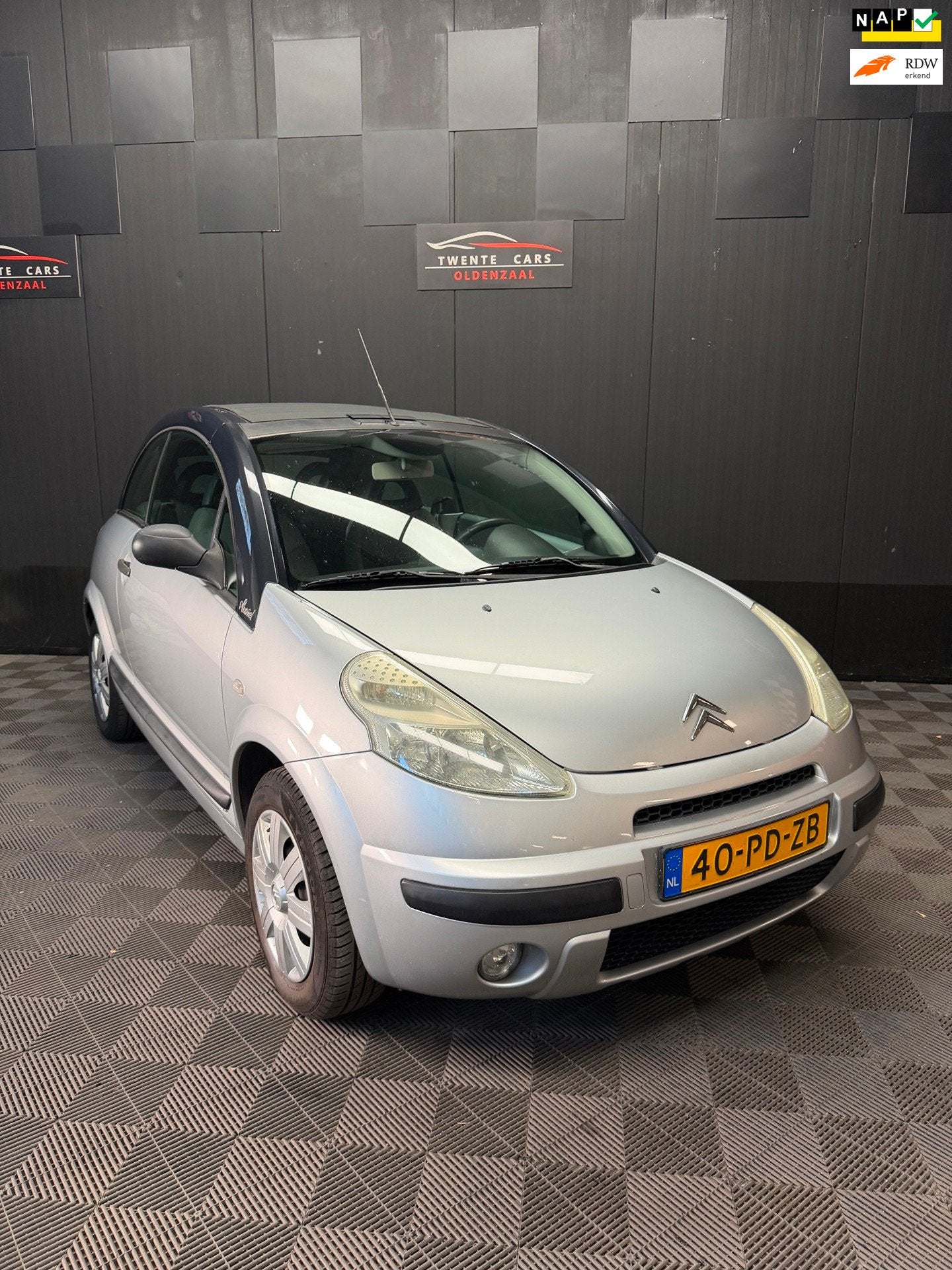 Citroen C3 Pluriel 1.4i | Cabrio | Nieuwe APK |, Voorwielaandrijving, Zwart, Cabriolet, 4 stoelen