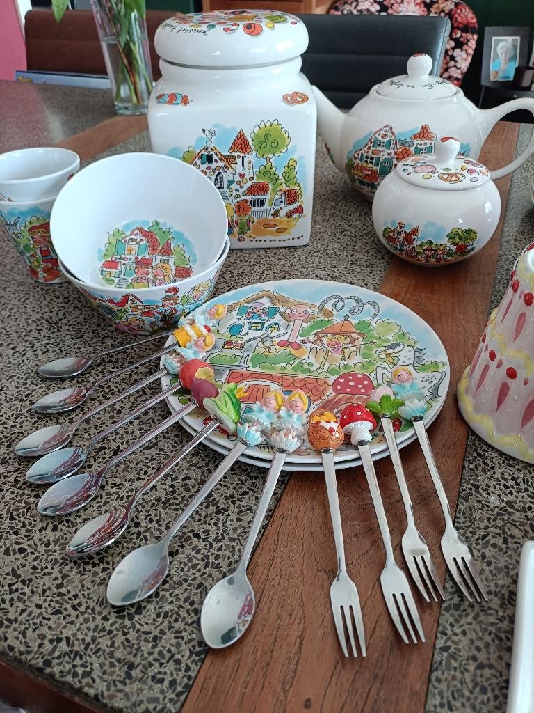 Prachtige en Unieke Verzameling Blond 'Efteling' Servies, Ophalen, Zo goed als nieuw, Gebruiksvoorwerp