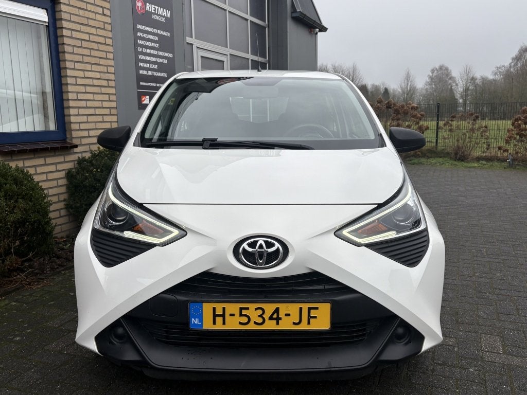 Toyota Aygo 1.0 VVT-i x-fun BT-AIRCO-1E EIGENAAR (bj 2020), Auto's, Dealer onderhouden, Gebruikt, Euro 6, 4 stoelen