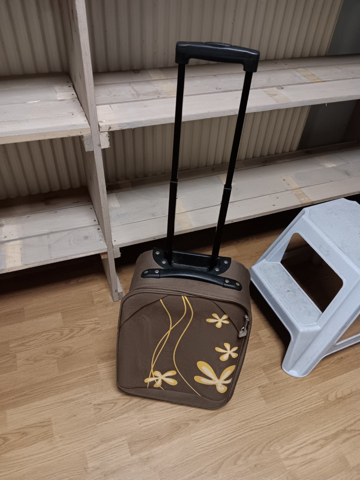Handige reiskoffer met uitschuifbare handgreep en wieltjes, Gebruikt, 20 tot 30 cm, Bruin, Onbekend