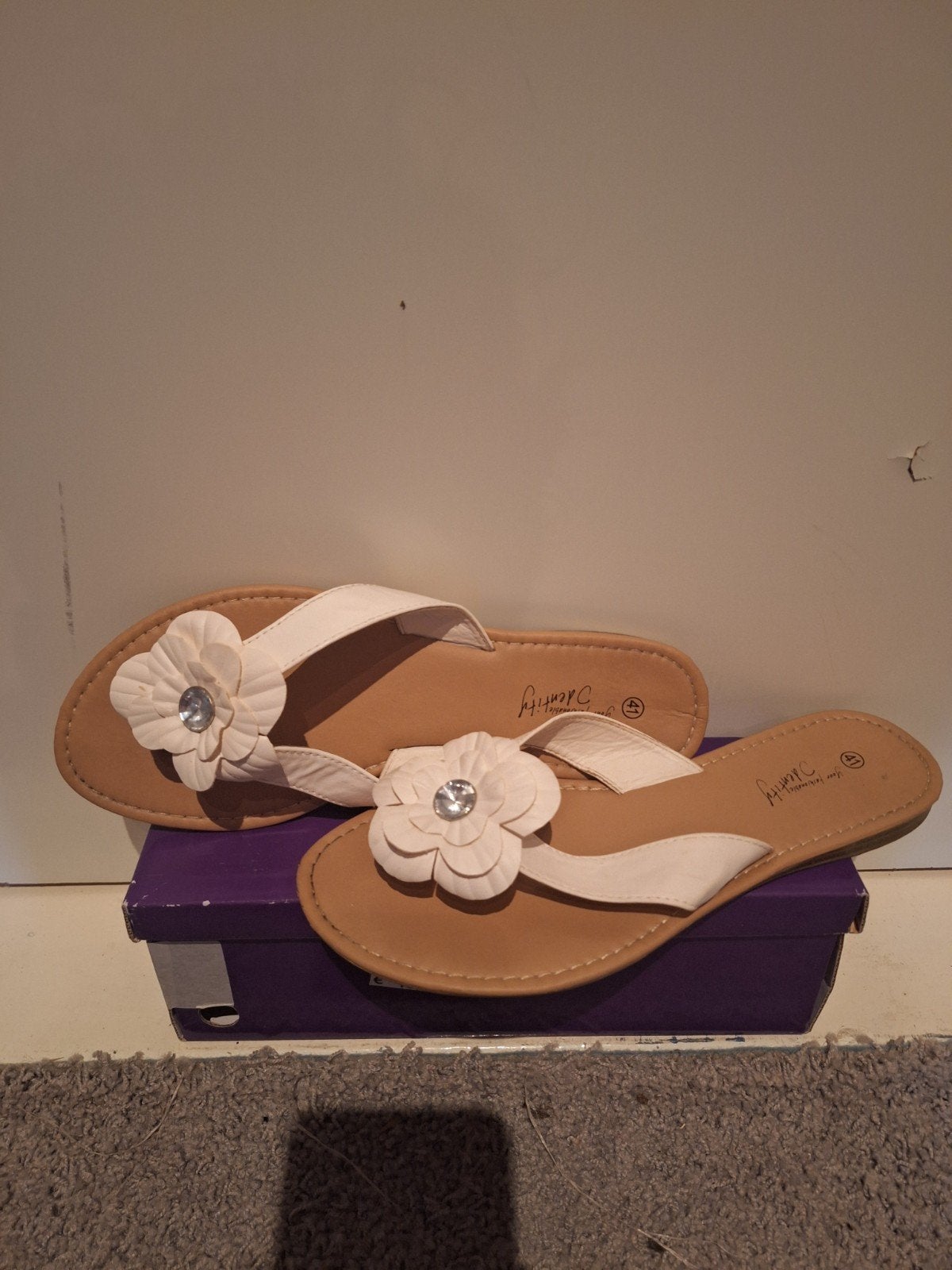 Witte slippers met bloem - Maat 41, Kleding | Dames, Ophalen of Verzenden