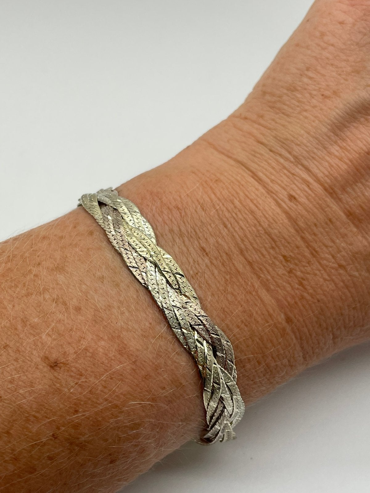 E847 Prachtige tricolor zilveren gevlochten armband, Ophalen of Verzenden, X, Goud, Zilver