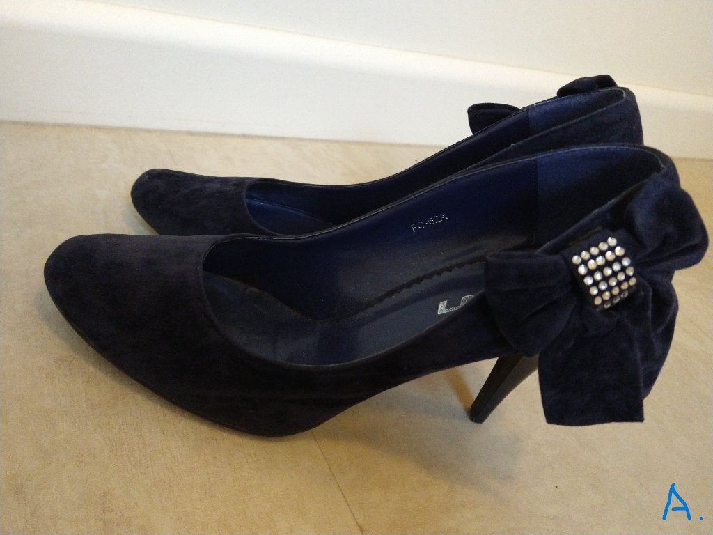 Chique damesschoenen, navy / donker blauw maat 41, pump hak, Kleding | Dames, Pumps, Blauw, Ophalen of Verzenden, Zo goed als nieuw