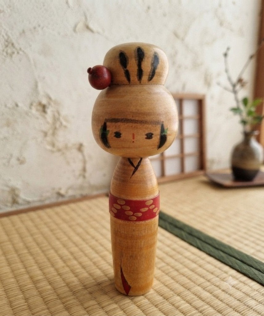 Vintage elegante kokeshi, Hout, 20 cm, Verzenden, Japan