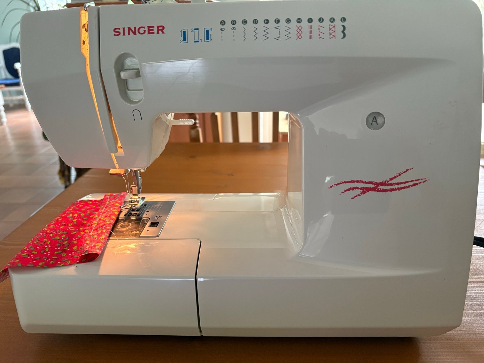 Singer Naaimachine 3709 met hoes en gratis gevulde naaibox, Ophalen, Zo goed als nieuw, Naaimachine, Singer