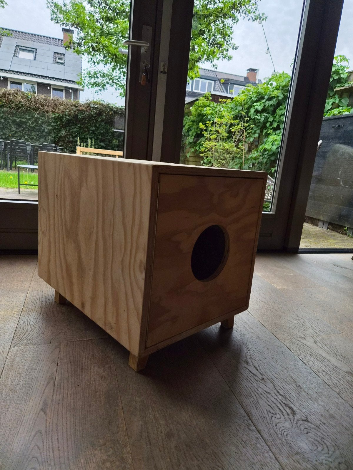 Mooie houten kattenbak ombouw. Eventueel met kattenbak, Ophalen