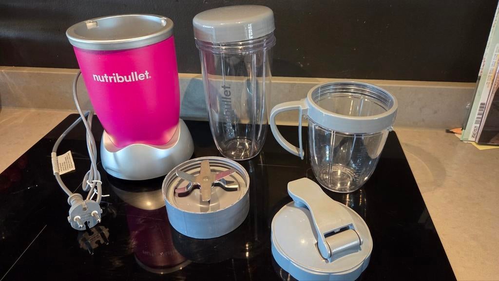 Nutribullet Blender - Roze met accessoires, Witgoed en Apparatuur, Blenders, Gebruikt, Blender, Ophalen of Verzenden