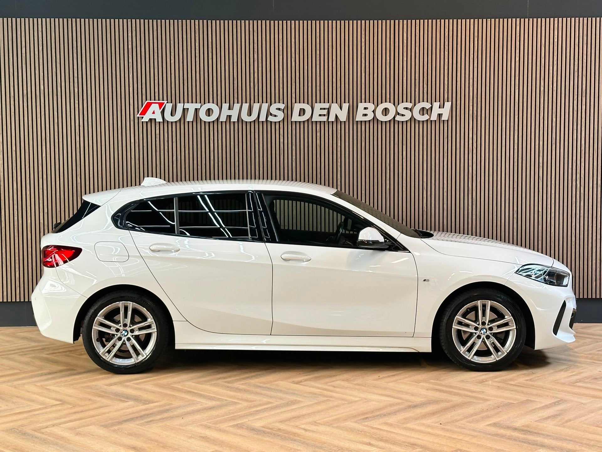 BMW 1-serie 116i Executive - Ambiance - M Pakket, Auto's, BMW, Gebruikt, Wit, Bedrijf, Handgeschakeld