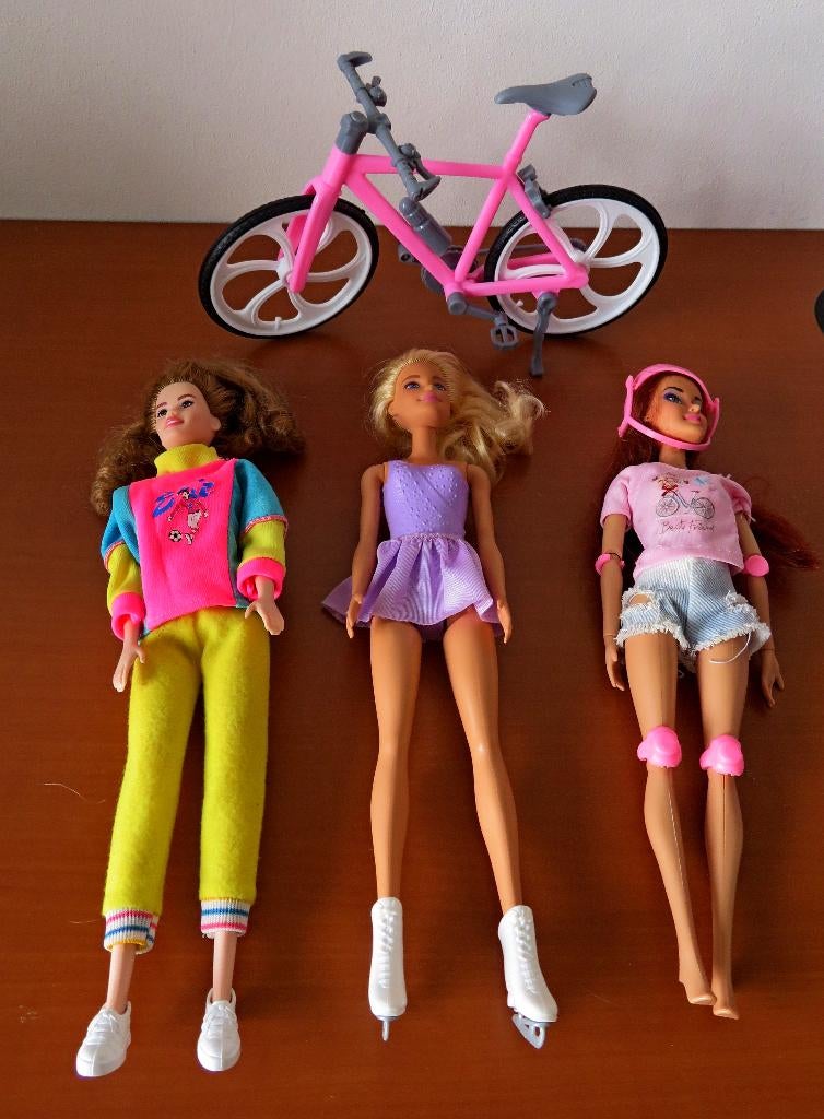 3 sportieve barbie's  inclusief racefiets, Ophalen of Verzenden, Zo goed als nieuw, Toebehoren