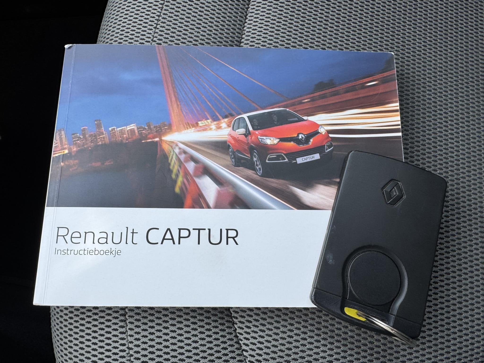 Renault Captur TCe 90 Expression / Navigatie / Trekhaak / Cr, Auto's, Voorwielaandrijving, 898 cc, Stof, Gebruikt