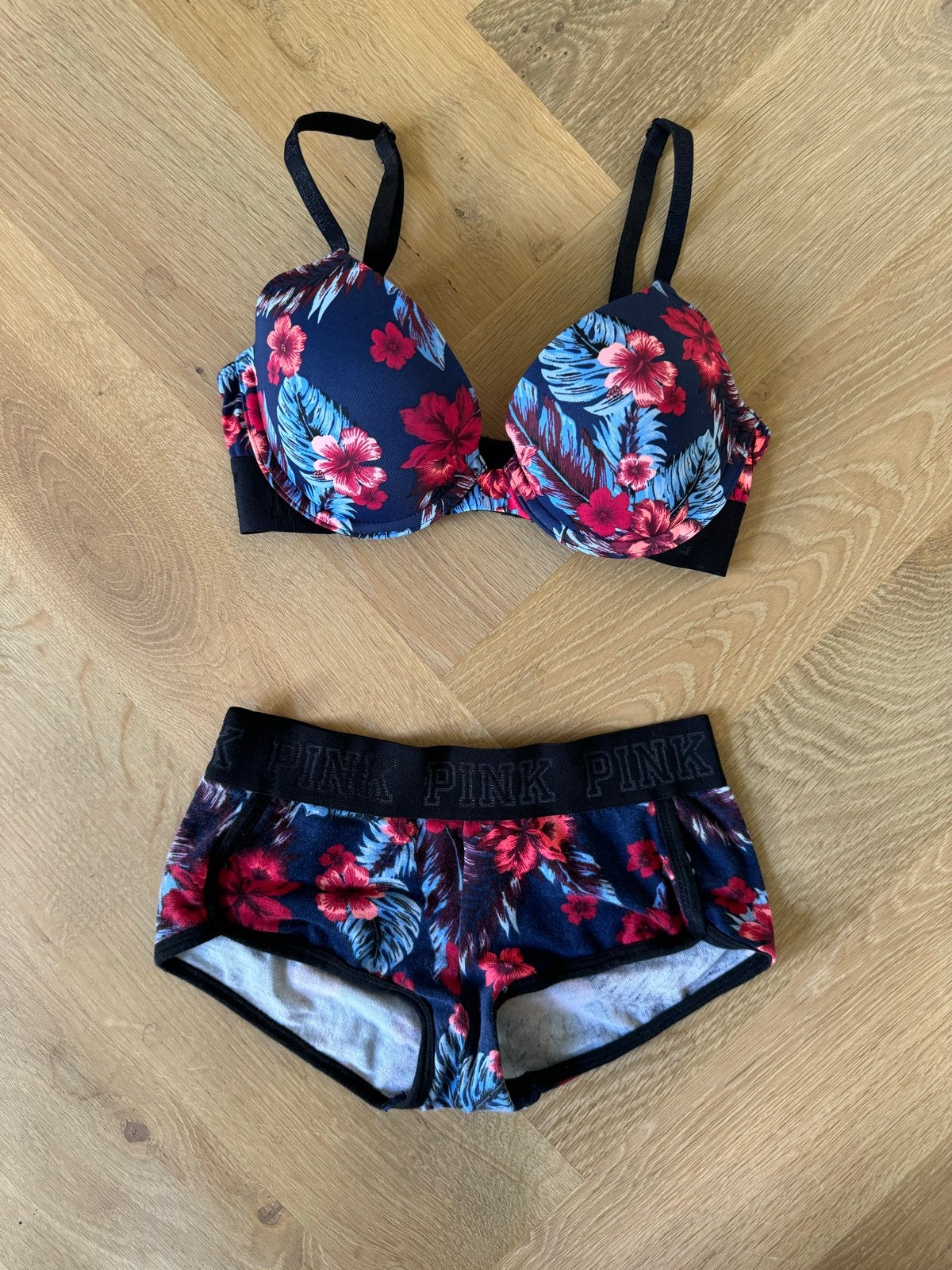 Victoria's Secret PINK set XS/70B - Nooit gedragen, Ophalen of Verzenden, Zwart, Setje