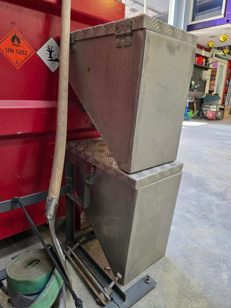 Aluminium opbergkisten voor Liebherr L546 (set van 2), Ophalen