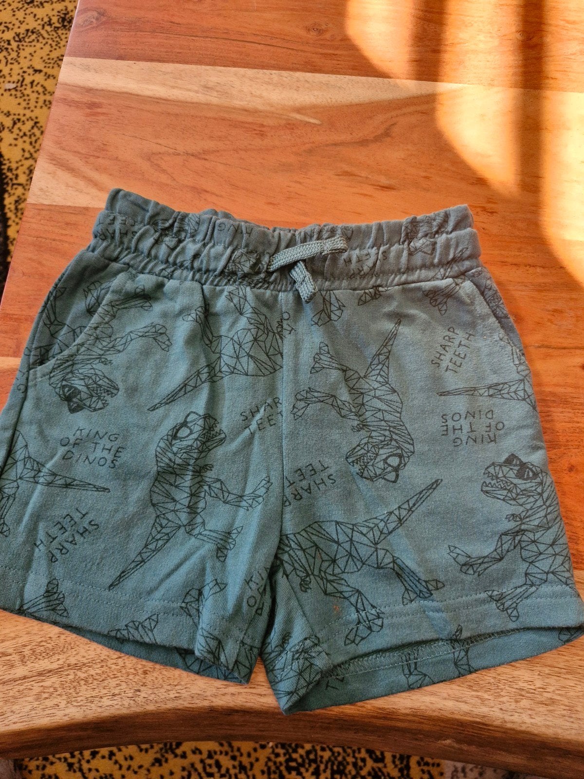 Groene Dino korte broek maat 98, Broek, KIK, Onbekend, Ophalen of Verzenden