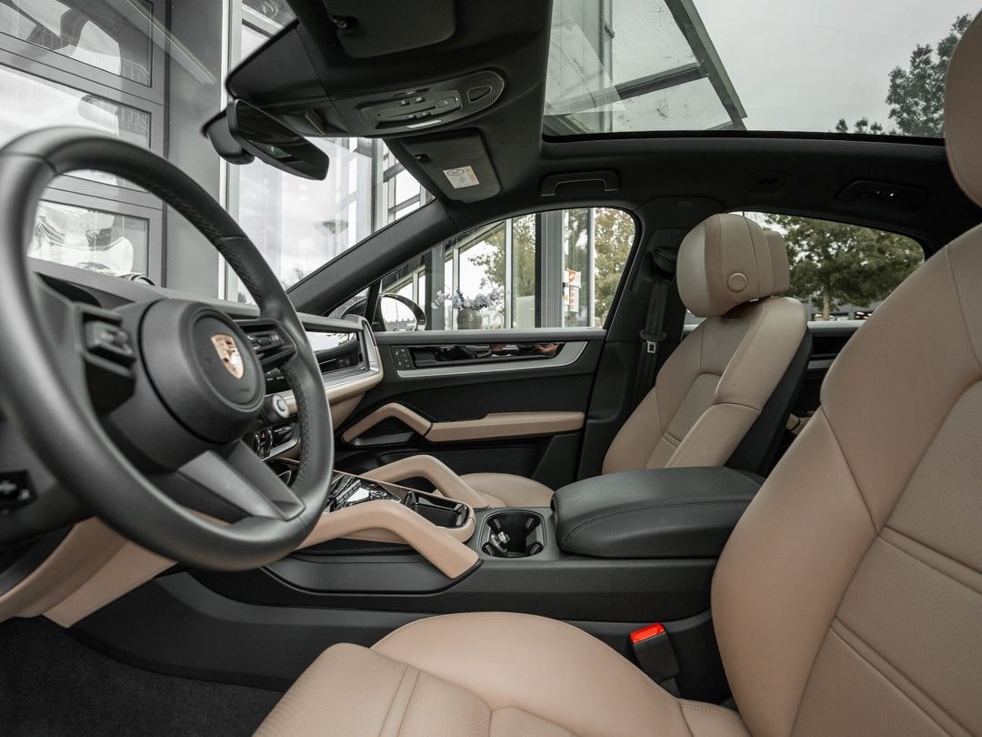 Foto 16 van Porsche Cayenne Coupé 3.0 E-Hybrid | SportDesign | Luchtver