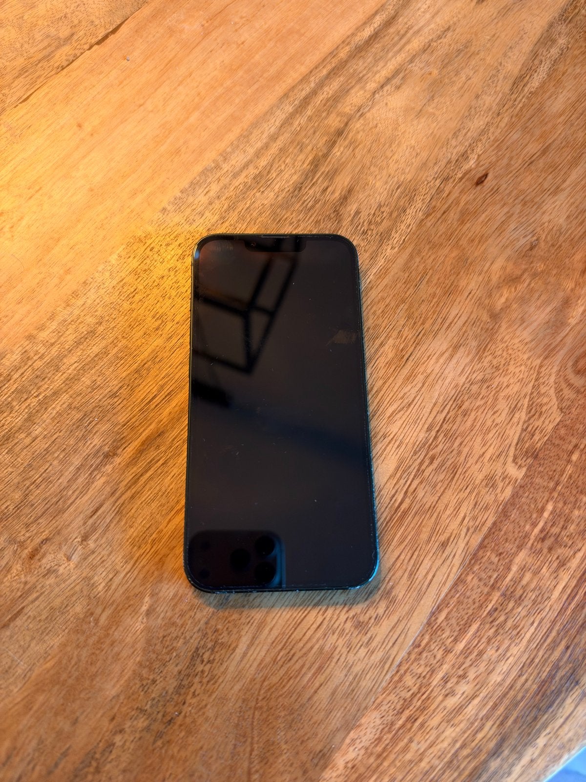 iPhone 13 - Achterkant beschadigd, werkt uitstekend