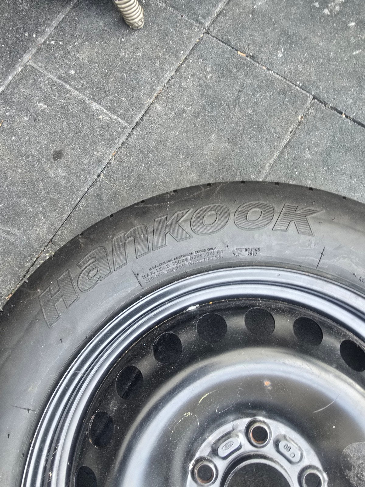 origineel reservewiel (thuiskomer) met Hankook band op stale, Ophalen