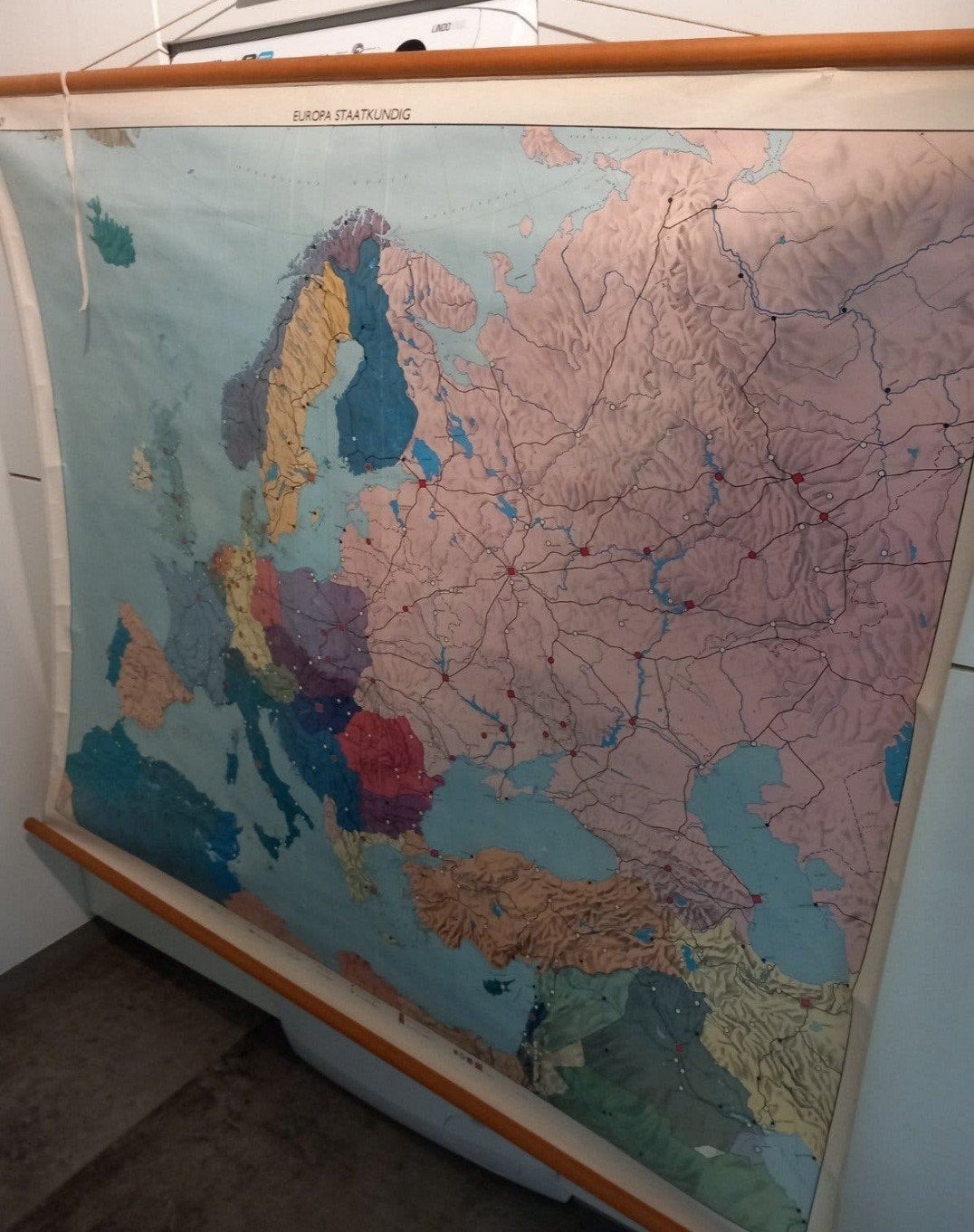 Grote staatkundige kaart Europa - Wolters-Noordhoff, Antiek en Kunst, Ophalen of Verzenden, Aardrijkskunde