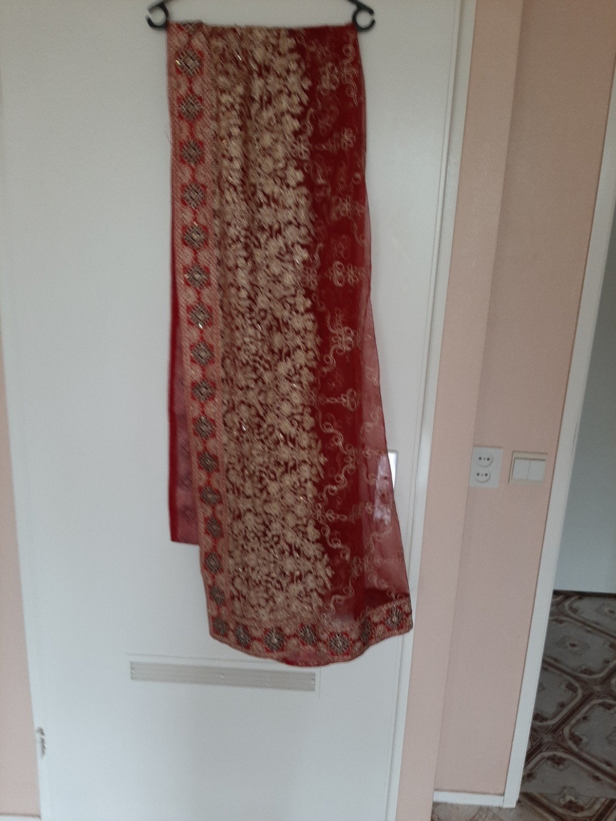 Prachtige Indiase/Pakistaanse  jurk - Rood met goud borduurw, Maat 38/40 (M), Ophalen of Verzenden, Rood, Onbekend