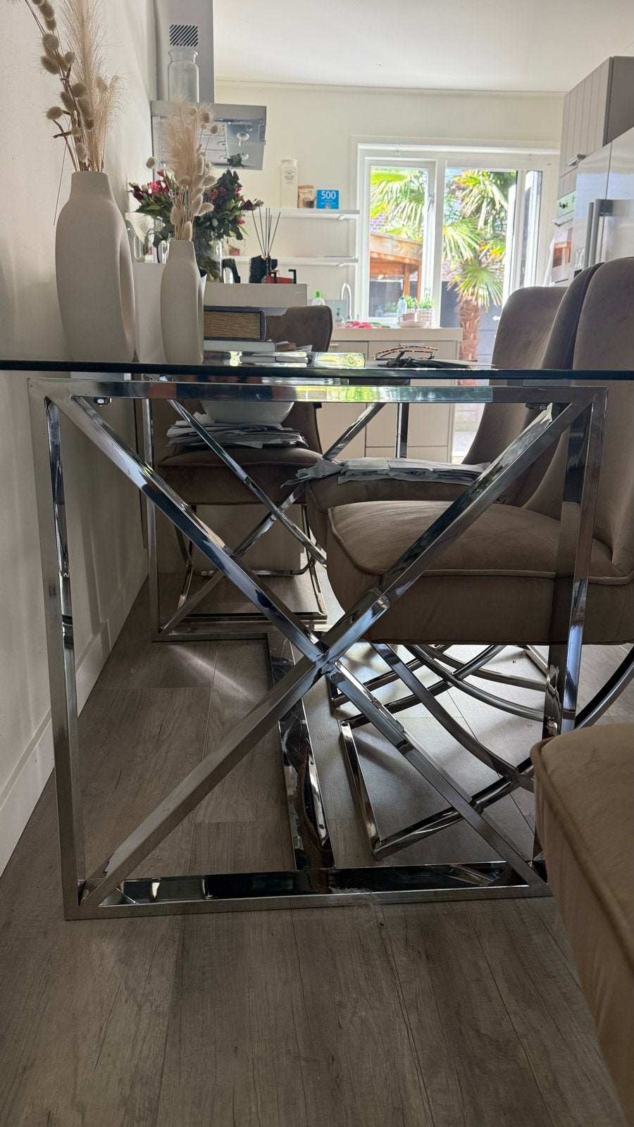 Moderne glazen eettafel met metalen onderstel, Huis en Inrichting, Tafels | Eettafels, Ophalen, 100 tot 150 cm, 50 tot 100 cm