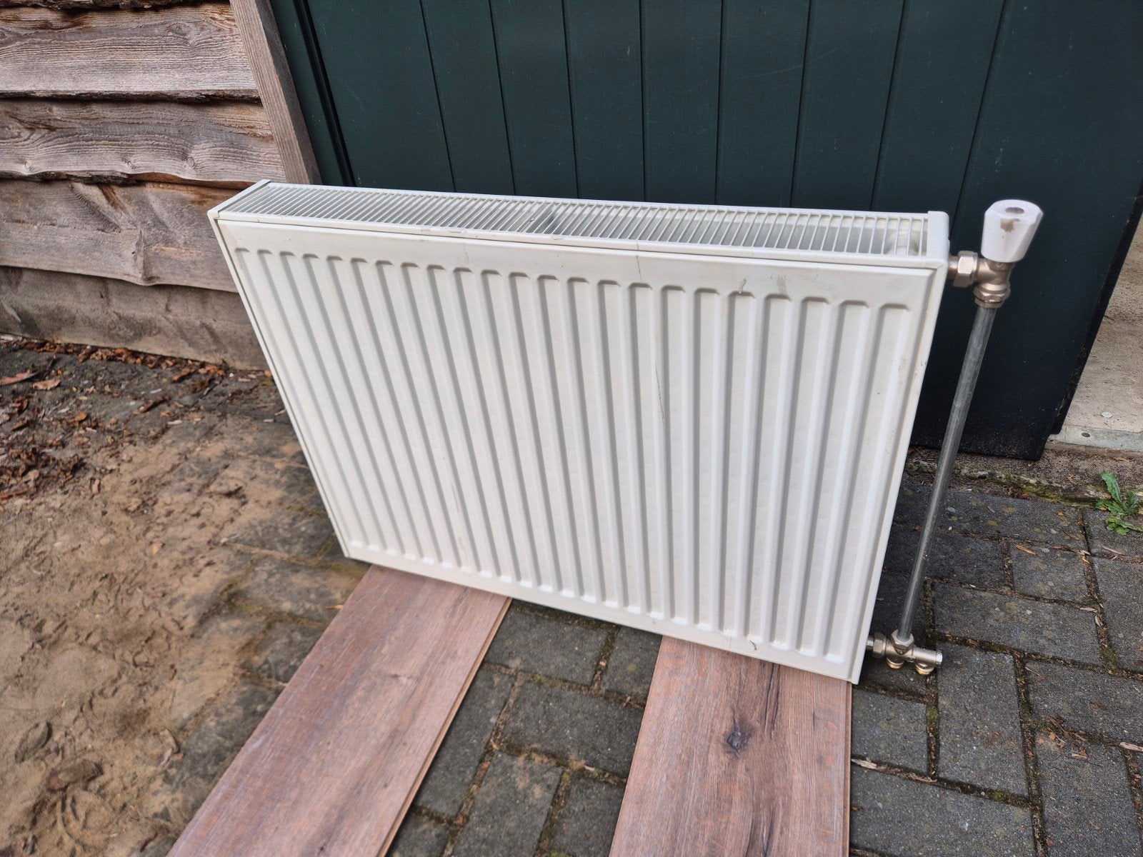 Nette radiator 100x10x80 cm met 2 convectorvinnen, Doe-het-zelf en Verbouw, Ophalen, Gebruikt, Radiator, 60 tot 150 cm