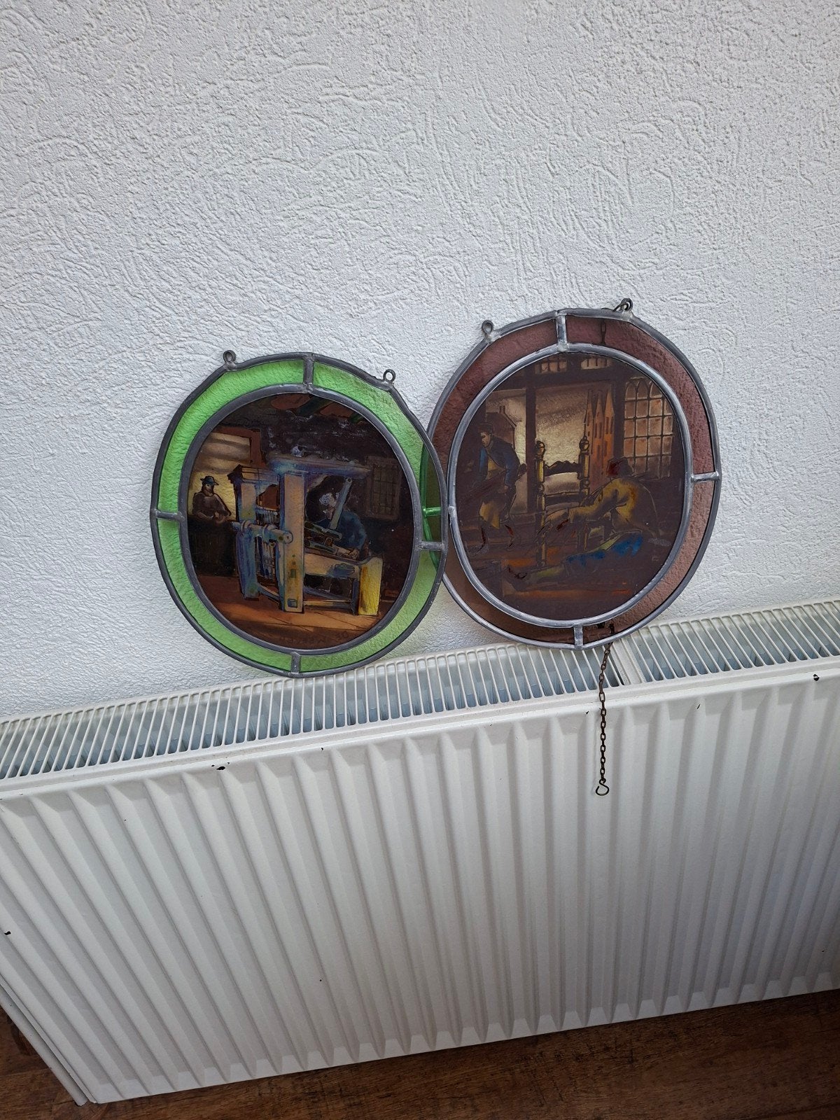 Twee glas in lood panelen: Weverij en Stoelenmaker, Ophalen of Verzenden