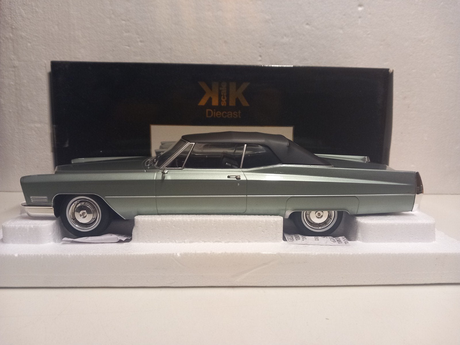 Cadillac Eldorado metallic green softtop KK Limited 1:18 KRD, Hobby en Vrije tijd, Modelauto's | 1:18, Ophalen of Verzenden, Zo goed als nieuw