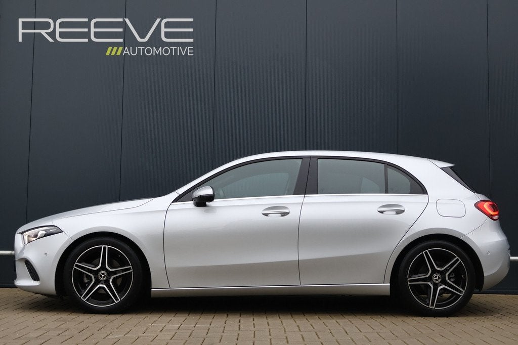Mercedes-Benz A-Klasse 180 Business Solution AMG Automaat |, 136 pk, Gebruikt, Met garantie (alle), Leder en Stof