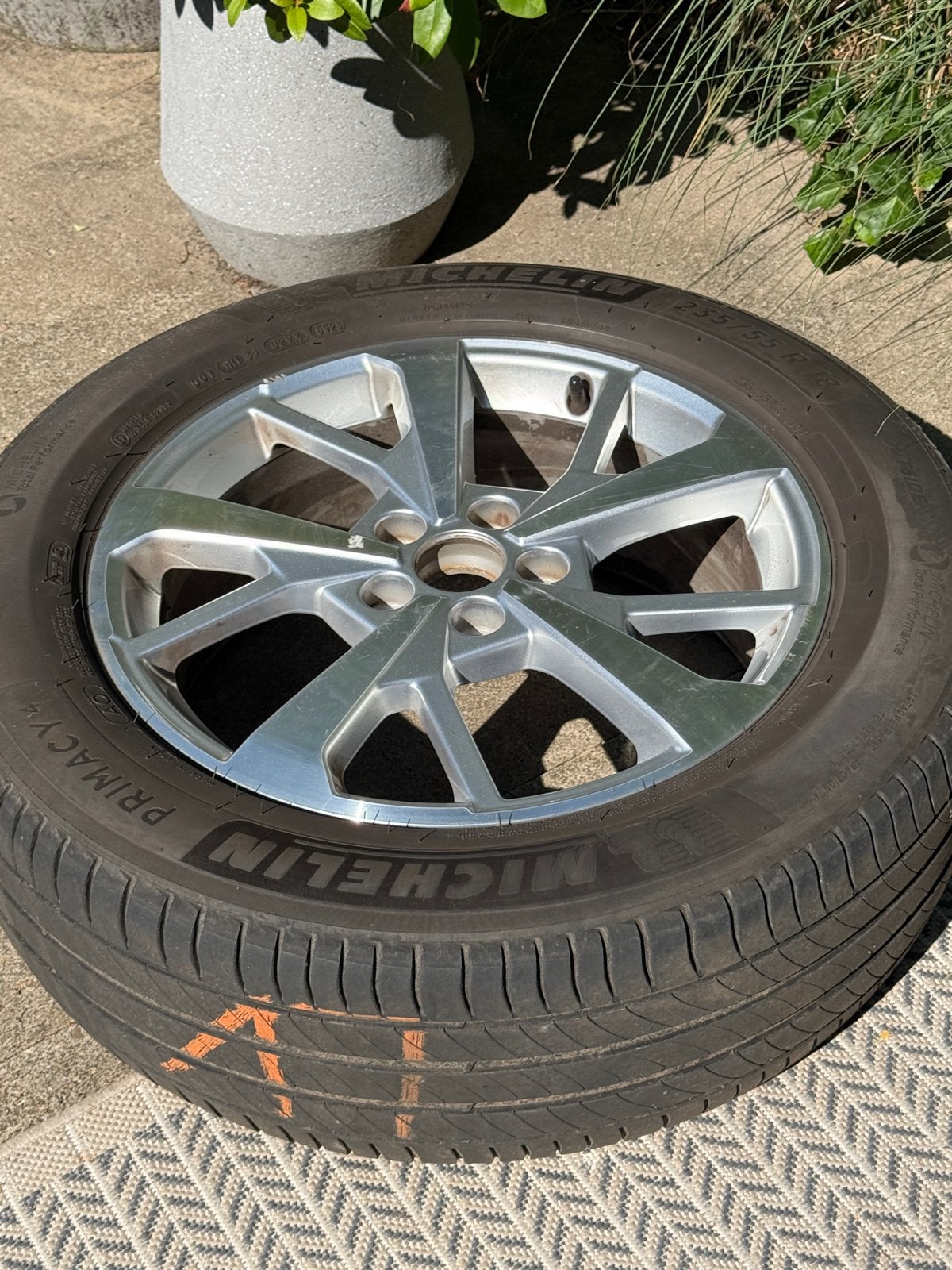 Originele 18-inch Audi Q3 velgen met Michelin zomerbanden, Auto-onderdelen, Banden en Velgen, Banden en Velgen, Zomerbanden, 18 inch