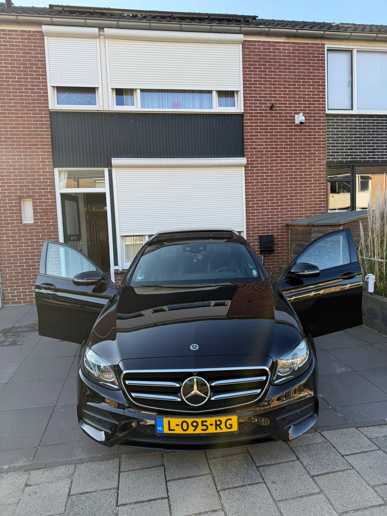 Mercedes-Benz E-Klasse E-klasse 2017 Zwart, Auto's, Automaat, Achterwielaandrijving, Zwart, 4 cilinders