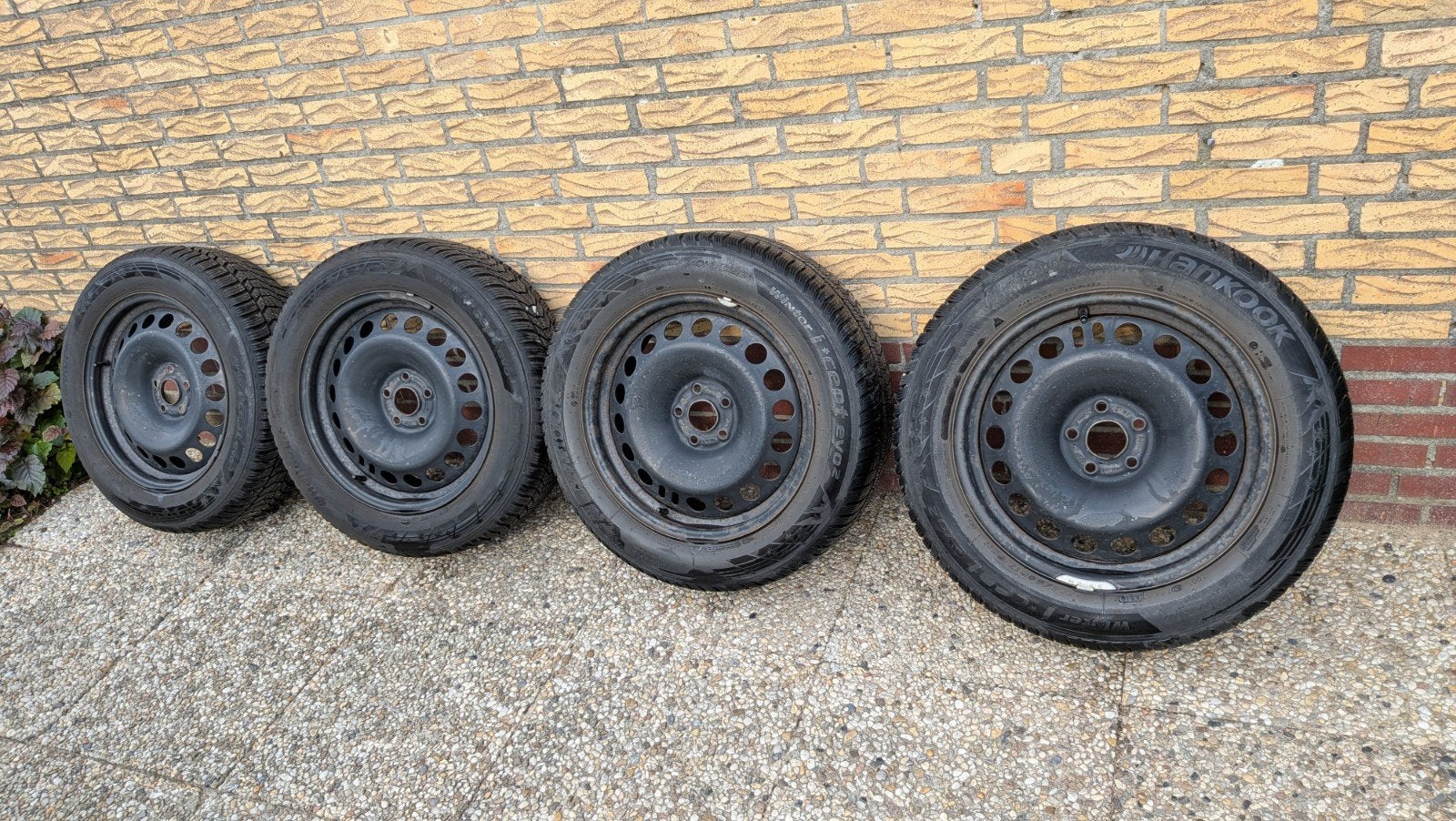 Winterbanden met stalen velgen - Hankook Winter i*cept evo3, Auto-onderdelen, Banden en Velgen, Ophalen, Banden en Velgen, 17 inch