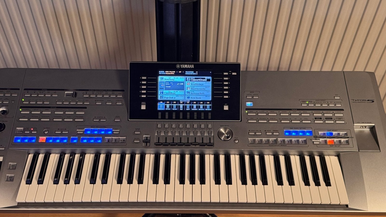 Yamaha Tyros 5, 61 toetsen inclusief 1 GB Flash geheugen., Muziek en Instrumenten, Keyboards, Ophalen, Zo goed als nieuw, 61 toetsen