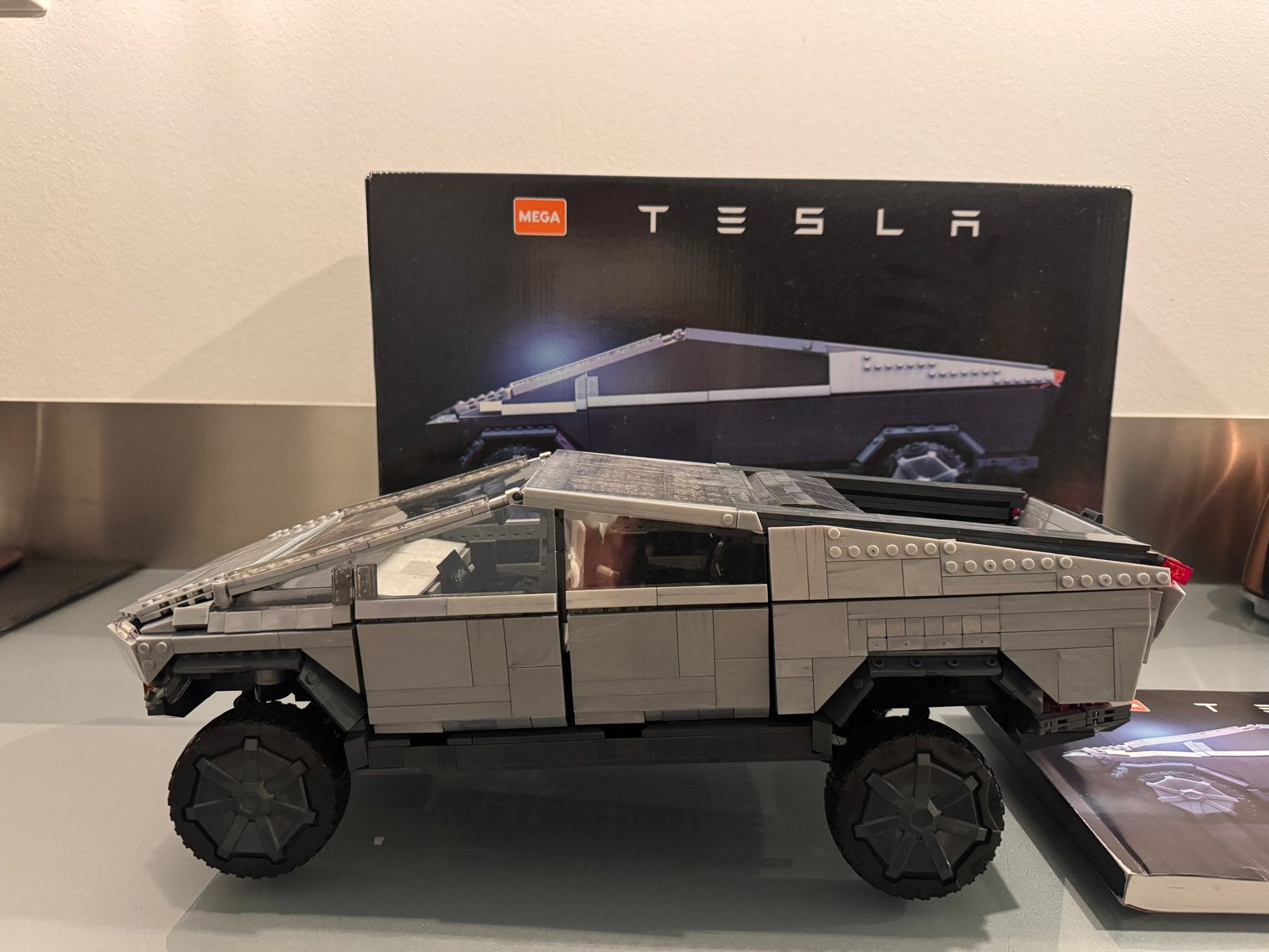 Mega Construx Tesla Cybertruck - Compleet met doos en boekje, Ophalen of Verzenden, Zo goed als nieuw, Overige merken