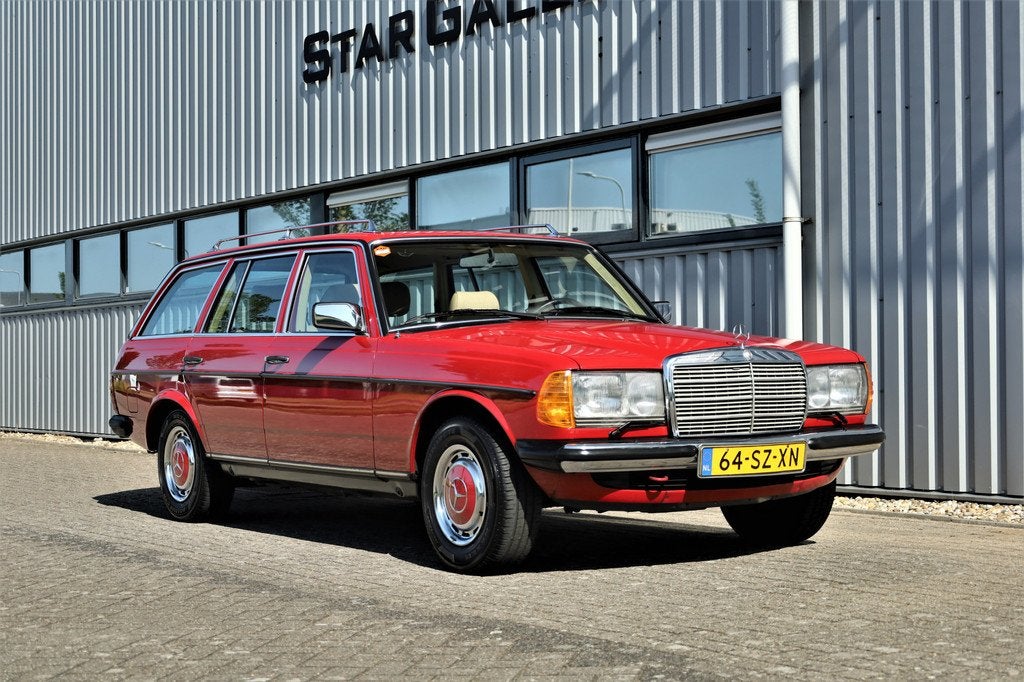 Mercedes-Benz 200-280 (W123) Combi 230 TE 101755km Belasting, Auto's, 2299 cc, Handgeschakeld, Geïmporteerd, Rood