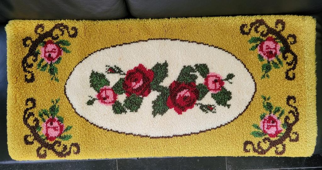 Handgeknoopt kussen en kleed met rozenmotief, Gebruikt, 100 tot 150 cm, Rechthoekig, 50 tot 100 cm