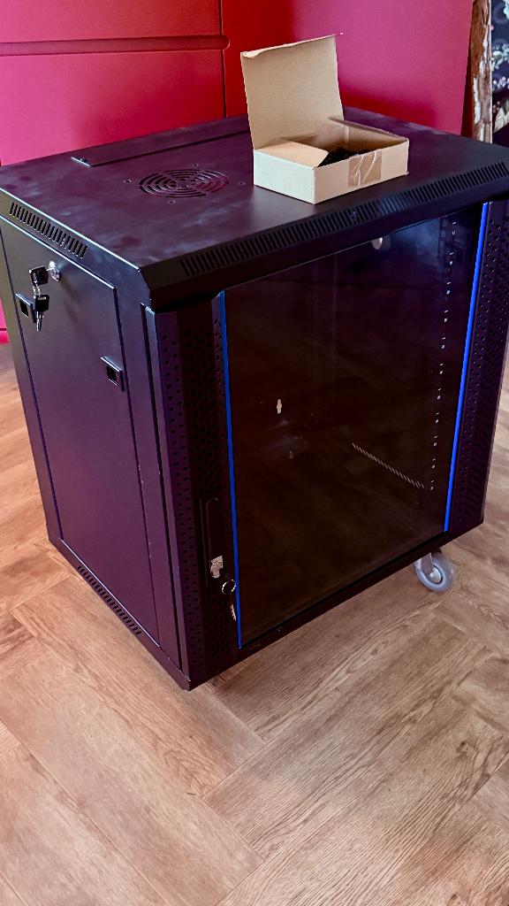 19 inch serverkast / rackkast, Computers en Software, Serverkasten, Zo goed als nieuw, Glas, Ophalen