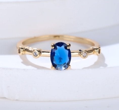 925 zilveren ring met goud verguld en blauwe zirkoon, Nieuw, Ophalen of Verzenden, 17 tot 18, Met edelsteen