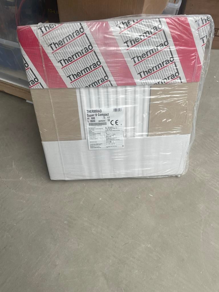 Nieuwe Thermrad Super 8 Compact Radiator 600x600, Ophalen, 30 tot 80 cm, Radiator, Nieuw